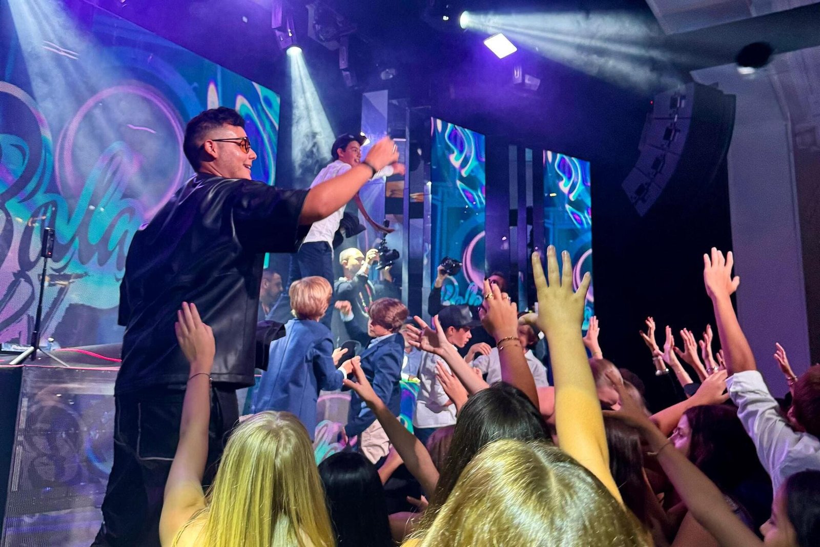 Quando o hype engana: por que contratar uma atração só pela fama pode arruinar a festa?