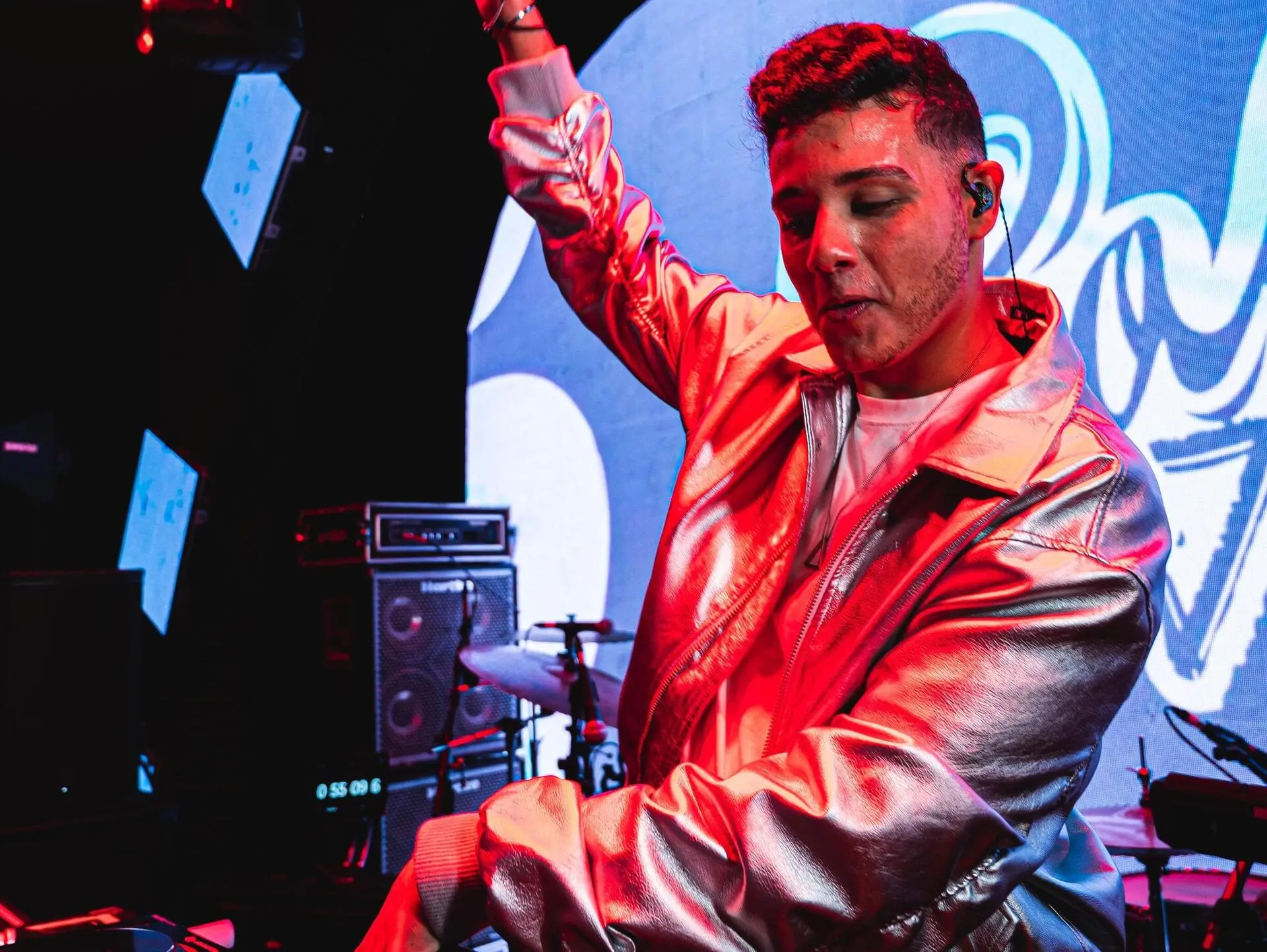 O que torna o DJ Bola uma das atrações mais queridas do Brasil?